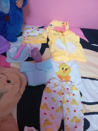 muñeco Baby Born chico con ropa y accesorios