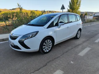 Opel Zafira 2016
