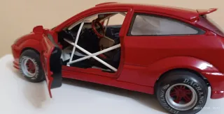 Coche a escala 1/18