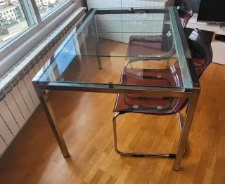 Mesa extensible cristal y metal + 2 sillas