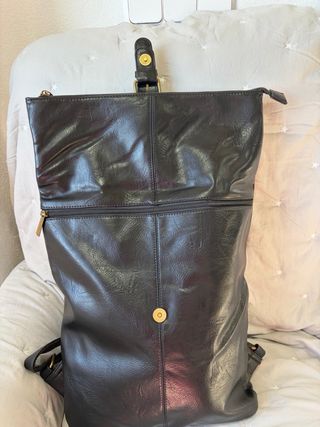 Mochila de piel búfalo en color negro