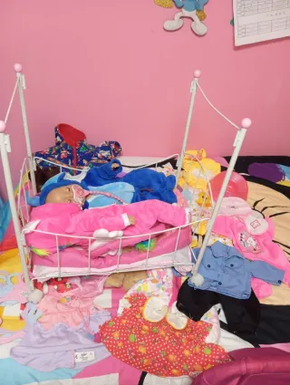 Pareja Baby Born con cuna y ropa