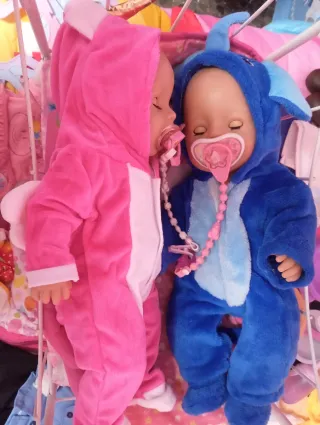 Pareja Baby Born con cuna y ropa