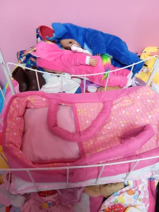 Pareja Baby Born con cuna y ropa