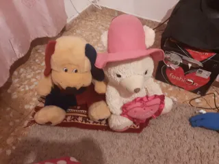 Dos peluches grandes