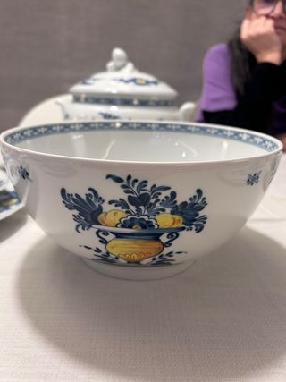 Vajilla completa 12 comensales, 129 piezas.