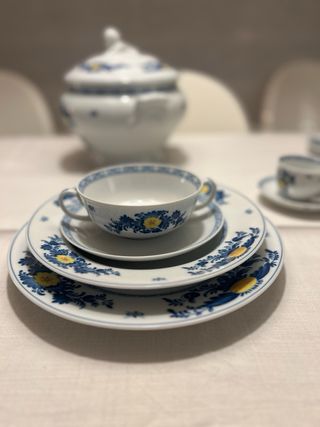 Vajilla completa 12 comensales, 129 piezas.