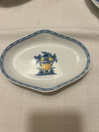 Vajilla completa 12 comensales, 129 piezas.