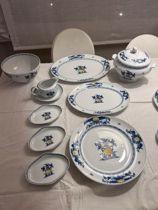 Vajilla completa 12 comensales, 129 piezas.