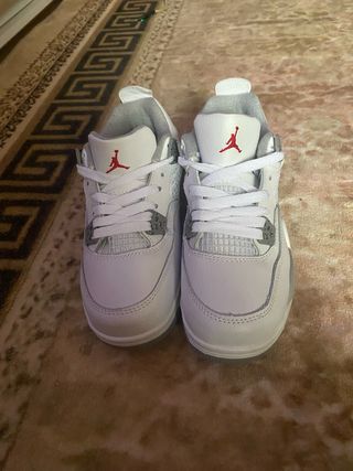 Zapatos Jordan niño gris y blanco