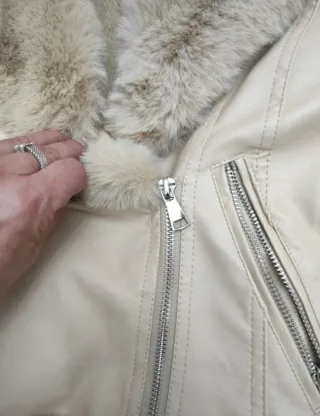 Chaquetón beige con borreguito