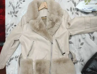 Chaquetón beige con borreguito