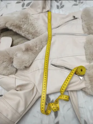 Chaquetón beige con borreguito