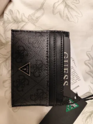 Tarjetero Guess Negro y Gris