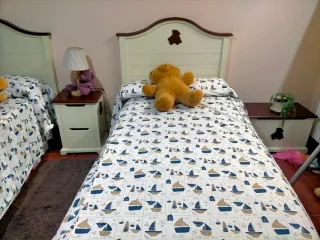 Dormitorio infantil con dos camas