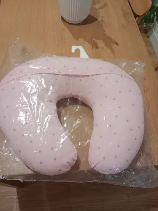 Cojín de lactancia rosa con funda