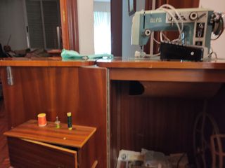 Máquina de coser eléctrica ALFA con mueble