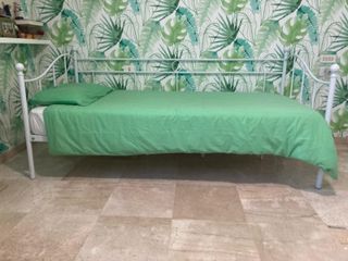 Cama individual metálica blanca