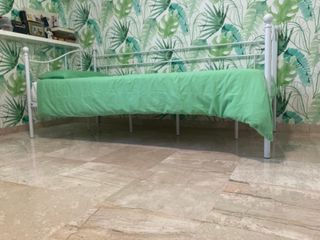 Cama individual metálica blanca