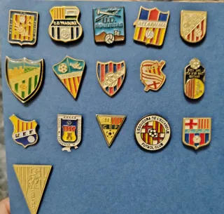 Lote de 16 Pins de Equipos de Fútbol Catalanes