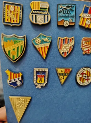 Lote de 16 Pins de Equipos de Fútbol Catalanes