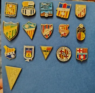 Lote de 16 Pins de Equipos de Fútbol Catalanes