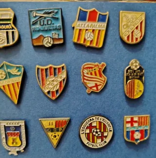 Lote de 16 Pins de Equipos de Fútbol Catalanes
