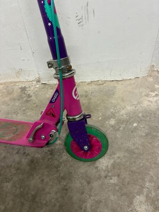 Patinete pequeño rosa y morado para niños/as