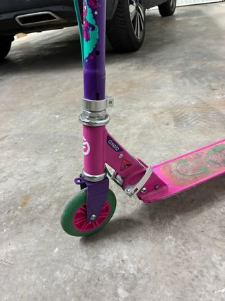 Patinete pequeño rosa y morado para niños/as