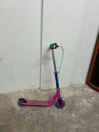 Patinete pequeño rosa y morado para niños/as