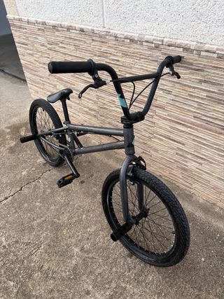 Bicicleta BMX gris