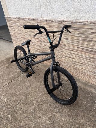 Bicicleta BMX gris