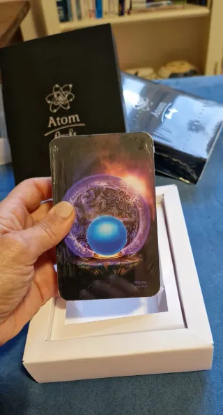 Carte Atom Om-Ra