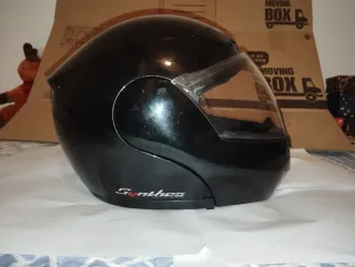 Casco de moto negro modular