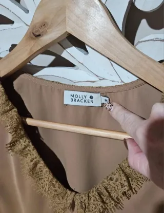 Blusa MOLLY BRACKEN beige/marrón Talla M