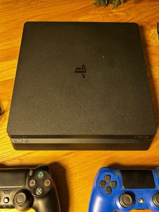 PS4 (PlayStation 4) Negra + 2 Mandos