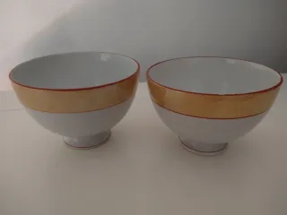 Conjunto de dos tazones antiguos