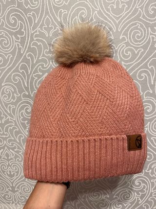 Gorro rosa con pompón sin estrenar