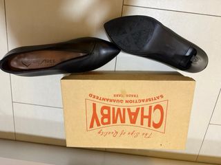 Zapatos de tacón negros de piel