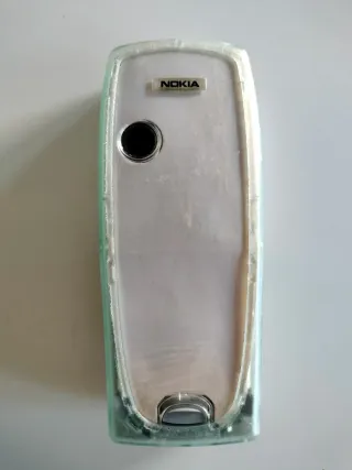 Nokia 3200 con cargador