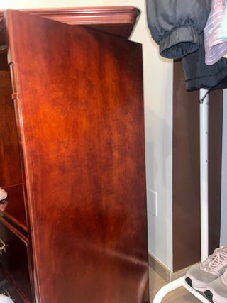 Mueble de madera con cajones