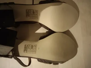 Sandalias de piel trenzada. Marrón chocolate.