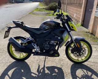 Moto 125cc  (como NUEVA 2270km)