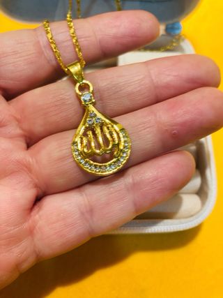Colgante letra árabe con joyero