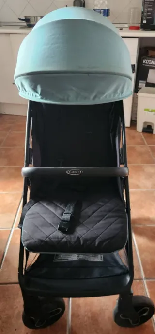 Silla de paseo ligera y práctica