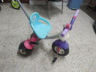 Triciclo con pedales infantil azul y lila