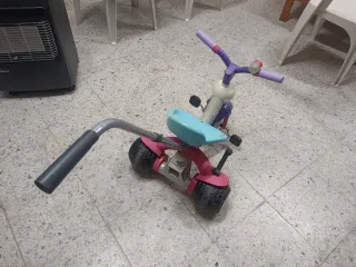 Triciclo con pedales infantil azul y lila