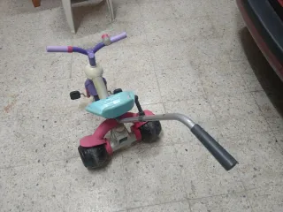 Triciclo con pedales infantil azul y lila