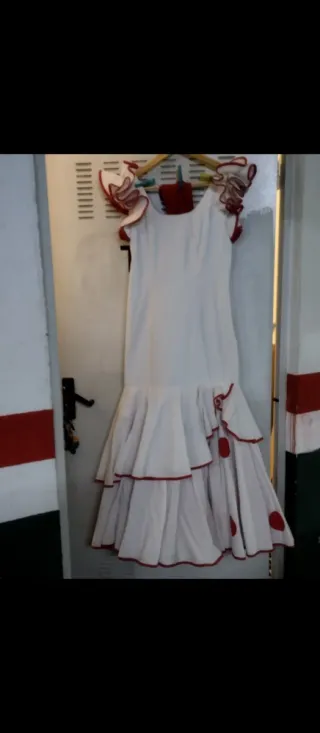 Traje de flamenca blanco y rojo
