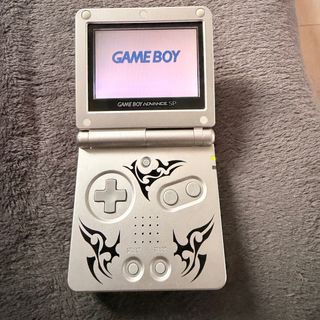 Nintendo Game Boy SP + Pokémon Esmeralda